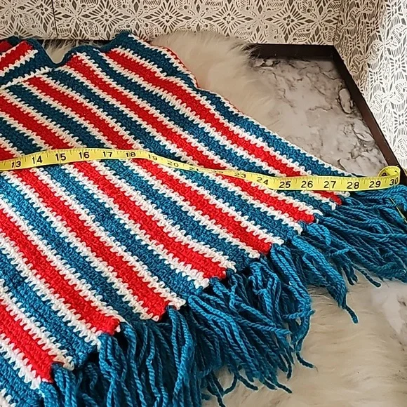 Vintage handmade handcrafted crochet Poncho colorful fringes small - Picture 9 of 11